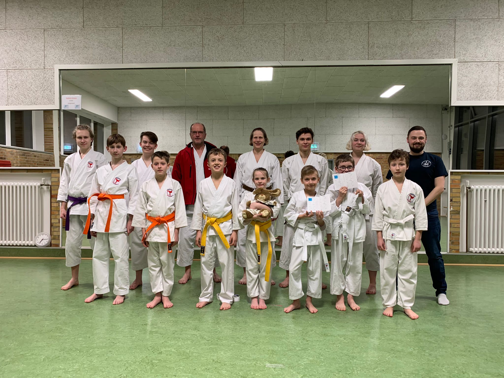 17 Gürtelprüfungen beim Karate